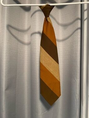 Clip on tie